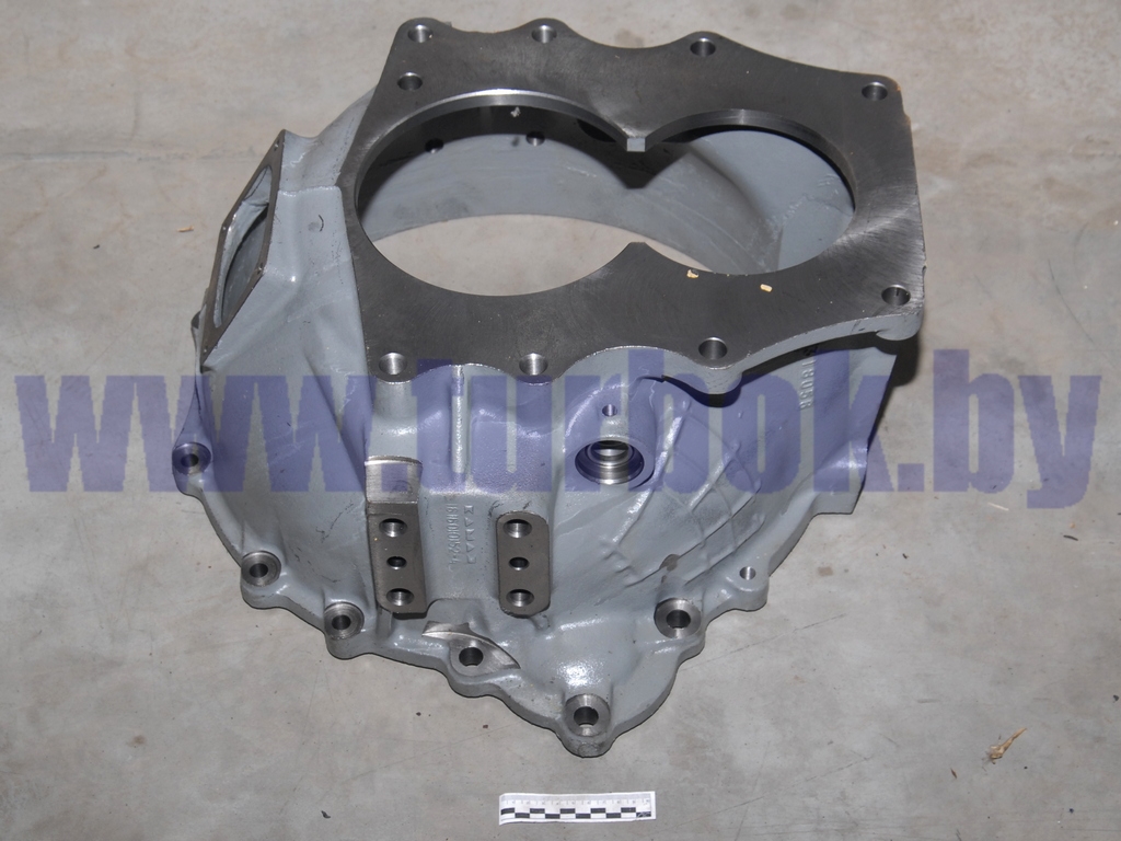 Картер сцепления--