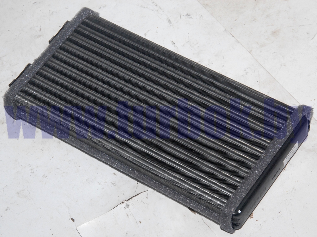 Радиатор отопителя (под фланцы) ПОАР